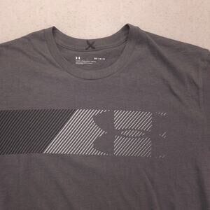 Under Armour Casual Crew Neck Short Sleeve Graphic T Shirt Mens Size M Gray